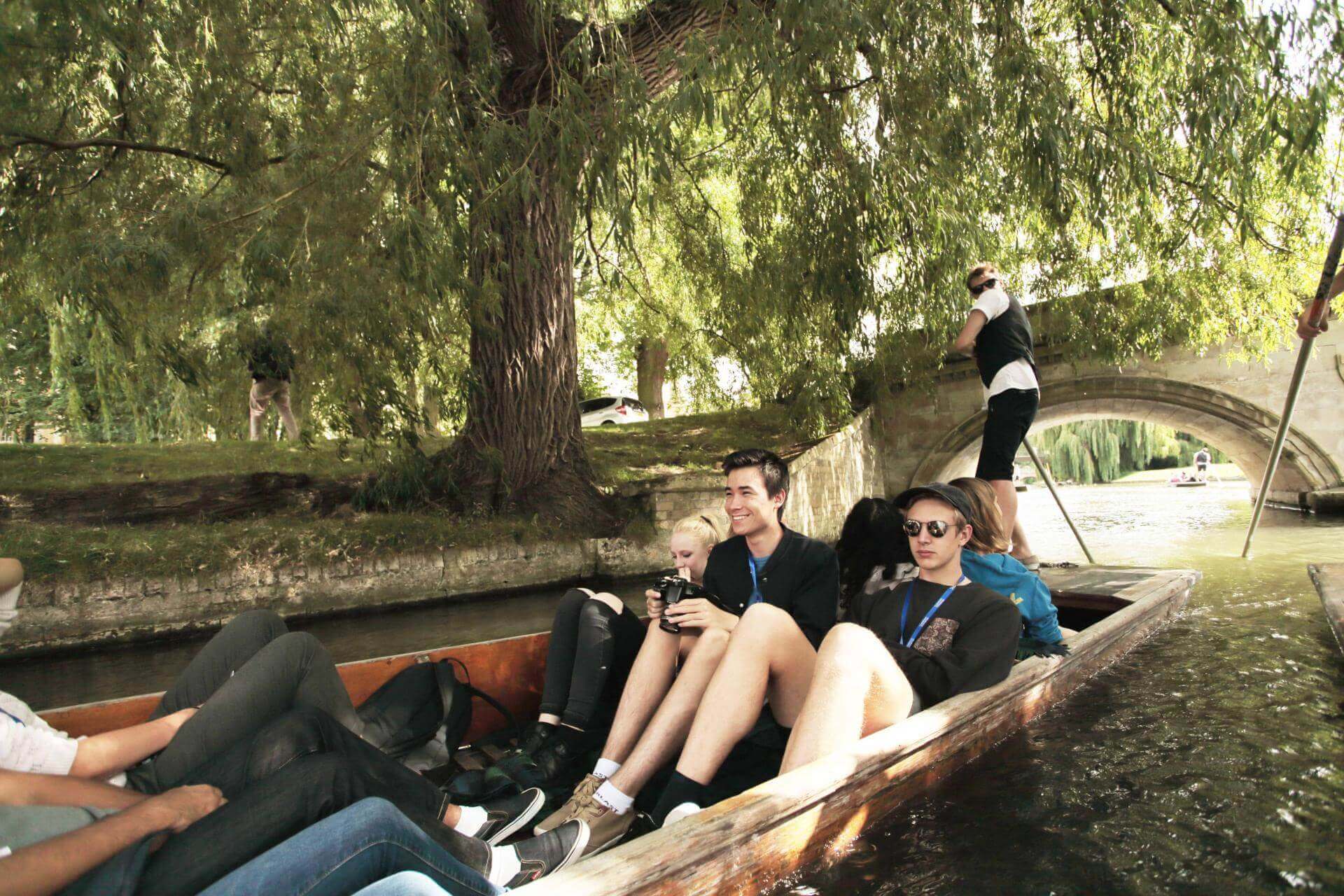puntingonrivercam