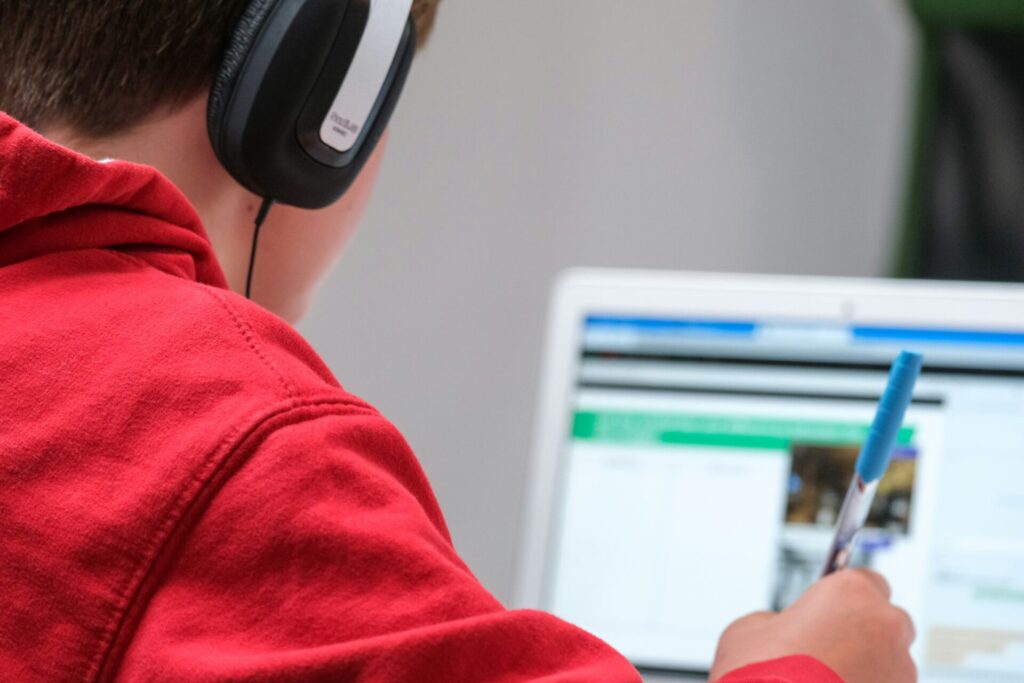 student learning online