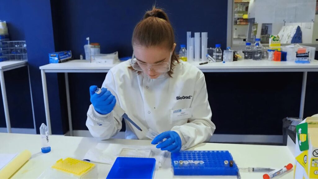 15 Medical Summer Programs for High School Students in the UK 3