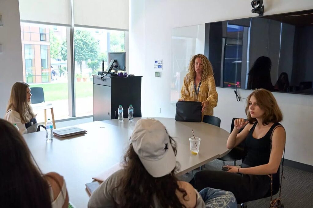 15 Internships for High School Students in London 1