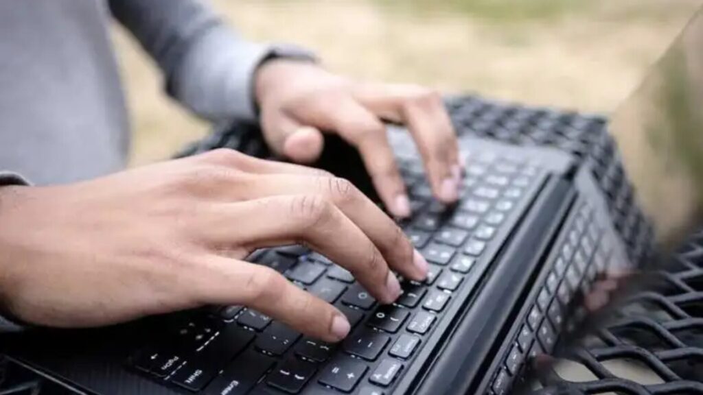 15 Online Business Programs for High School Students 2