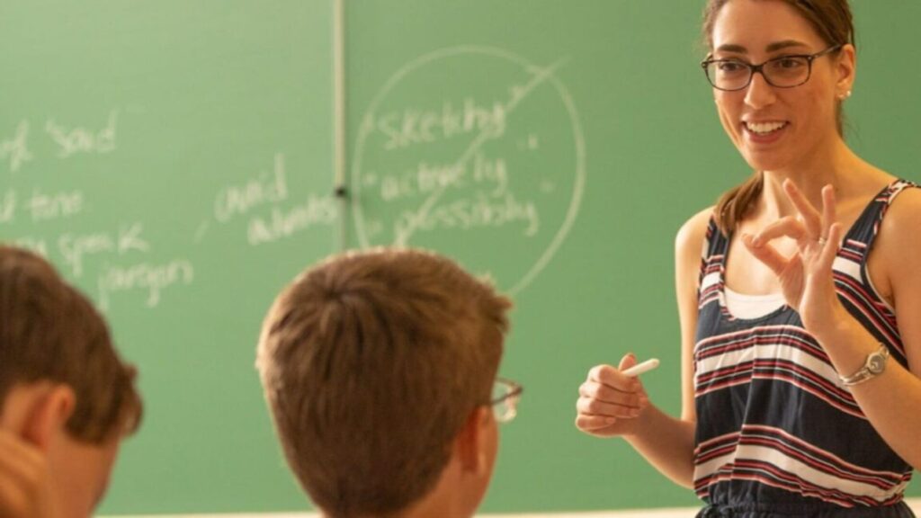 15 Journalism Internships for High School Students 2