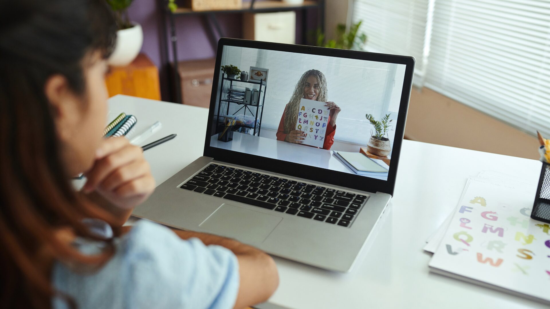 Pros and cons of online learning