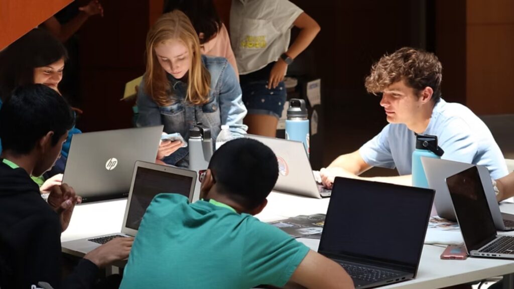 15 Public Speaking Programs for High School Students 2