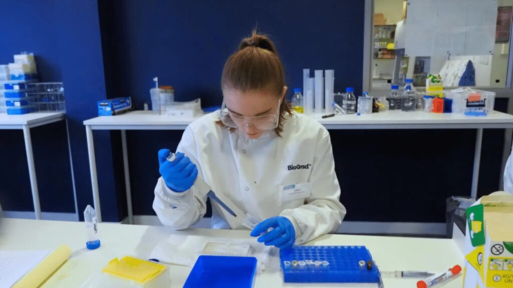 15 Medical Internships in the UK for High School Students 3