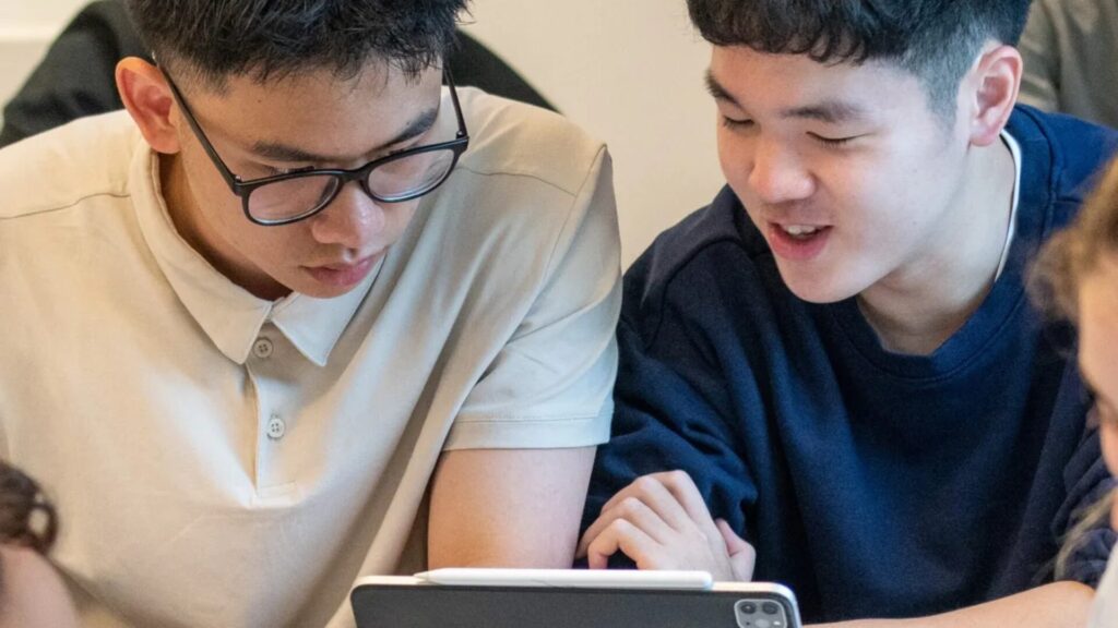 15 Economics Summer Programs in Europe for High School Students 3