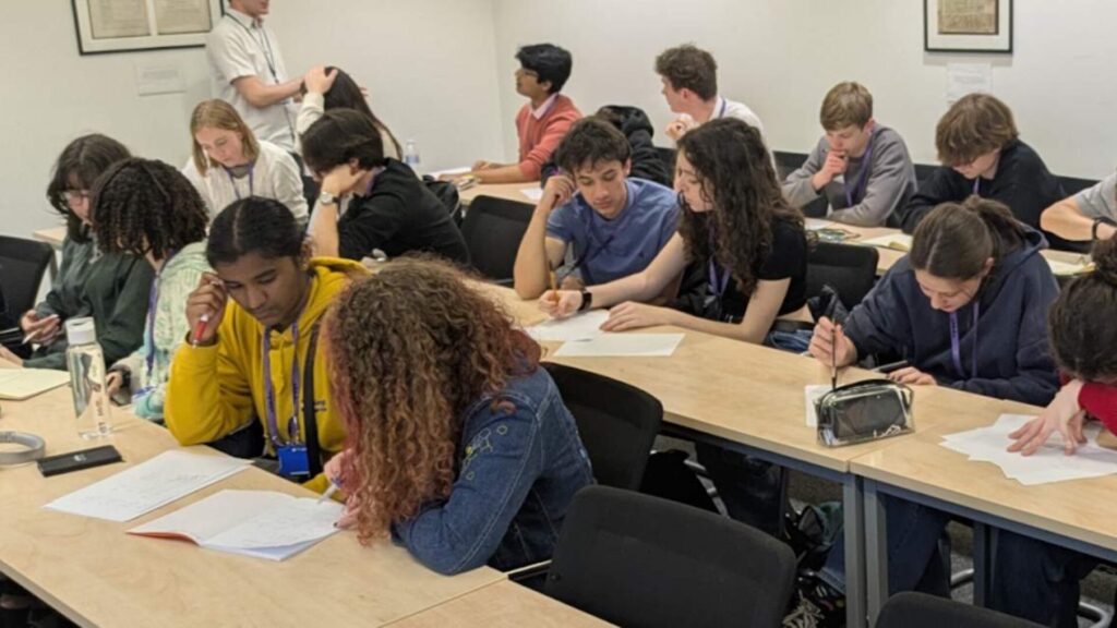 15 Academic Summer Programs in Oxford for High School Students 3