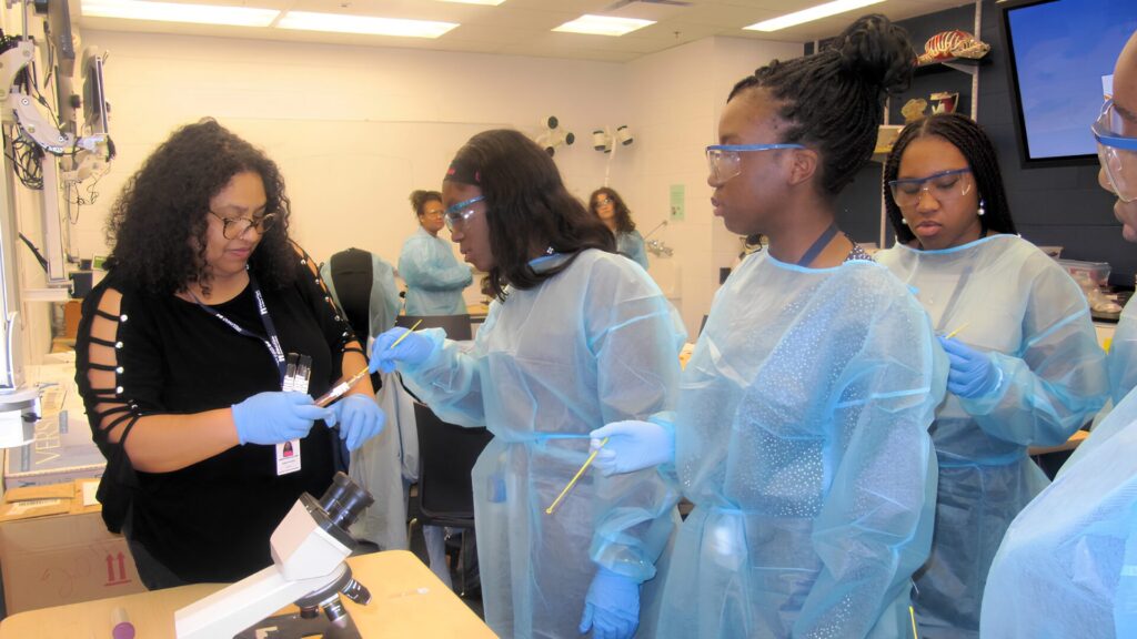 15 Medical Shadowing Opportunities for High School Students 3