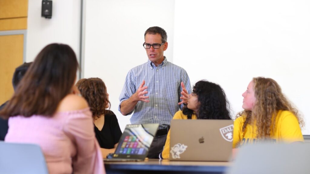 15 Business Management Programs in Canada for High School Students 3