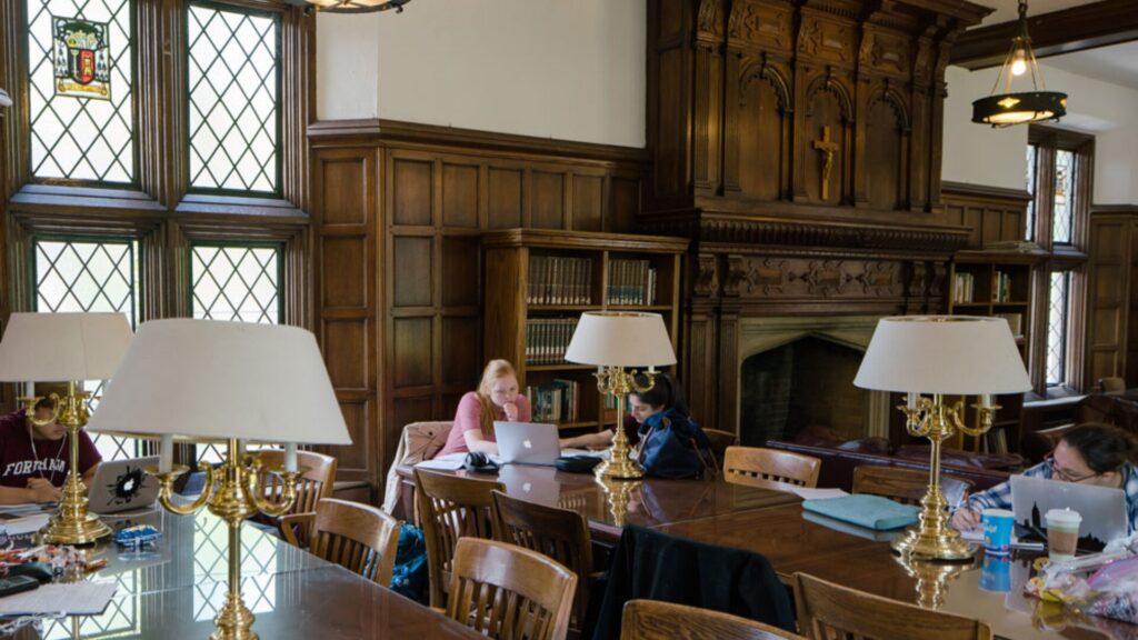 15 Banking & Finance Programs in New York for High School Students 3