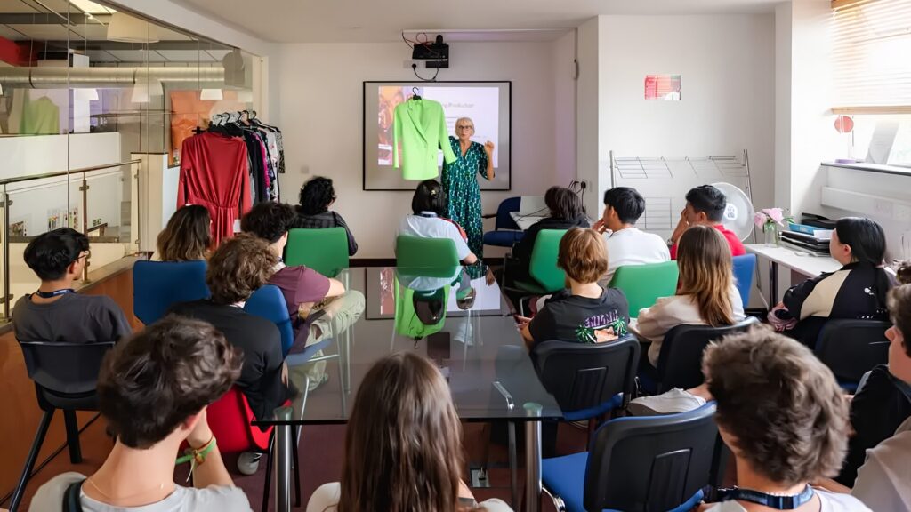 15 Hands-On Fashion Education Programs for Teens 1