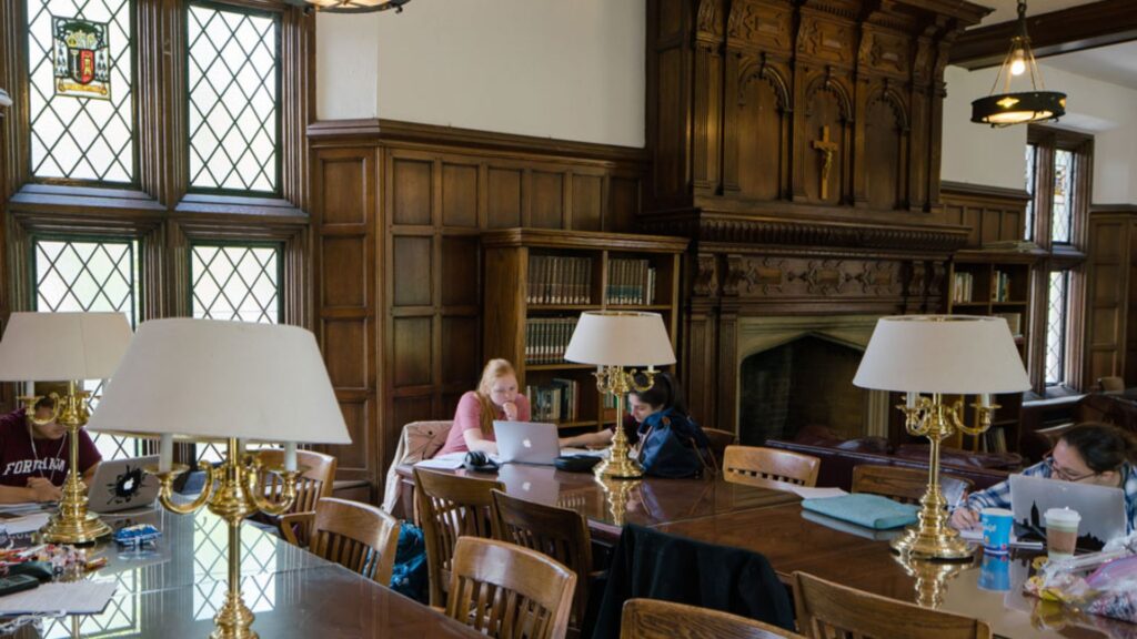 15 College Credit Courses for High School Students 2