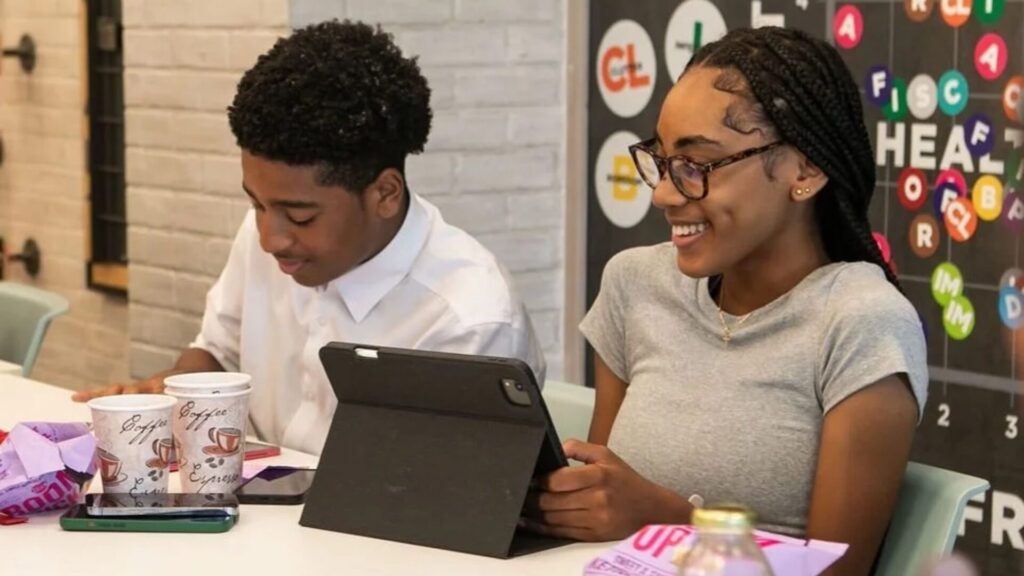 15 Social Media Internships for High School Students 2